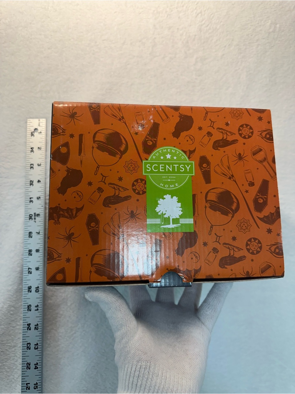 Scentsy Disney’s Hocus Pocus Wax Warmer 1 unit - Picture 6 of 8